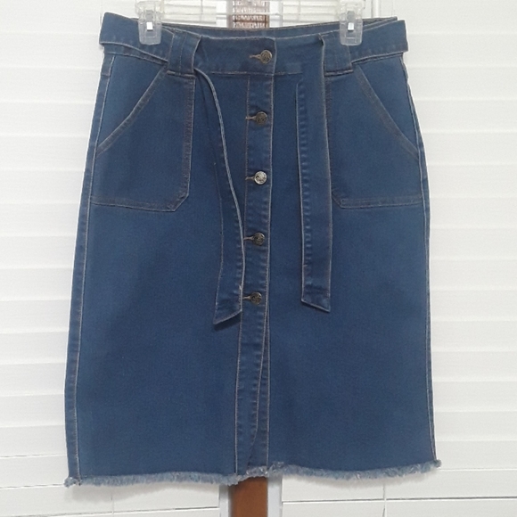 Denim button down fray hem skirt sz 8 - Picture 2 of 6